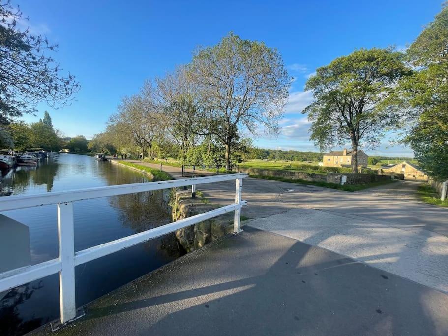 Farsley Cottage ภายนอก รูปภาพ